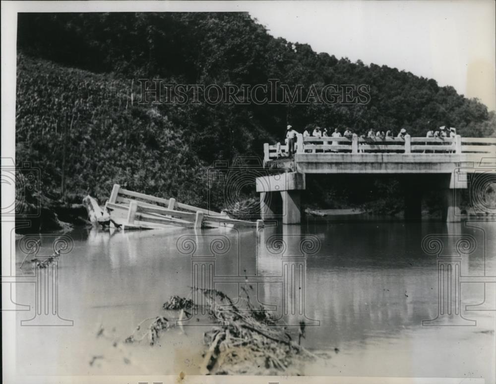 1939 Press Photo Wrecked Bridge Washed Away by Flood Waters in Morehead - Historic Images