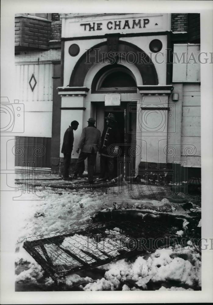 1976 Press Photo Champ Apartments 1717 E. 55th St hit by fire - Historic Images