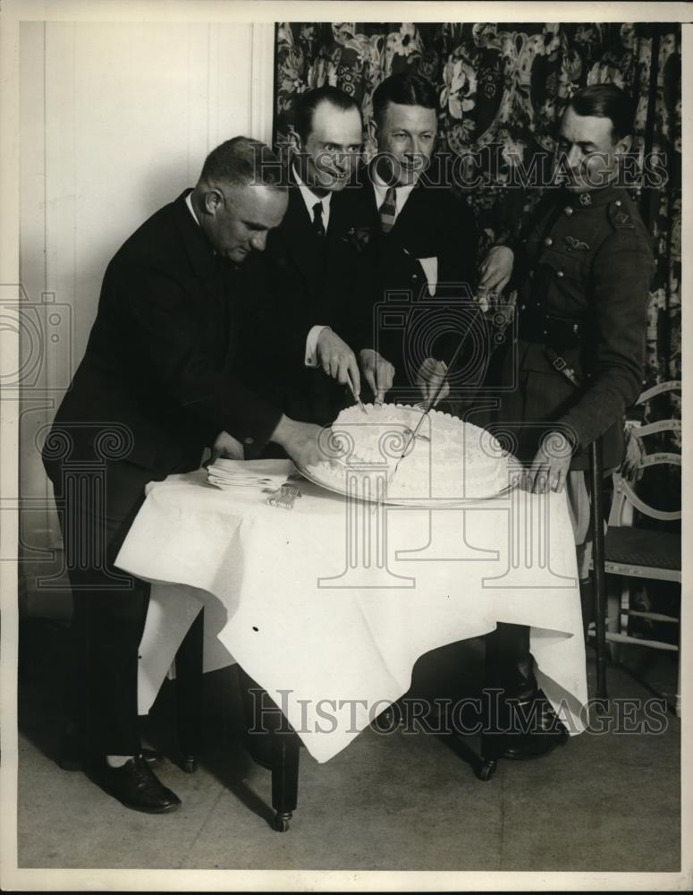 1929 Press Photo Baron Von Huenefeld, celebrates his 36th birthday at the Hotel - Historic Images