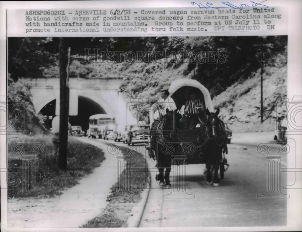 1958 Press Photo Covered wagon caravan heads to UN from Carolinas - Historic Images