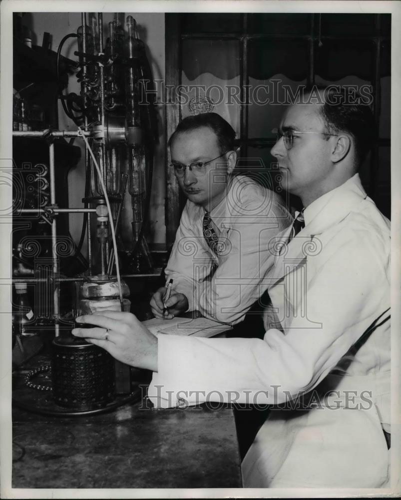 Press Photo Kenneth Kress and Robert Lankenan of Firestone Tire &amp; Rubber Co. - Historic Images