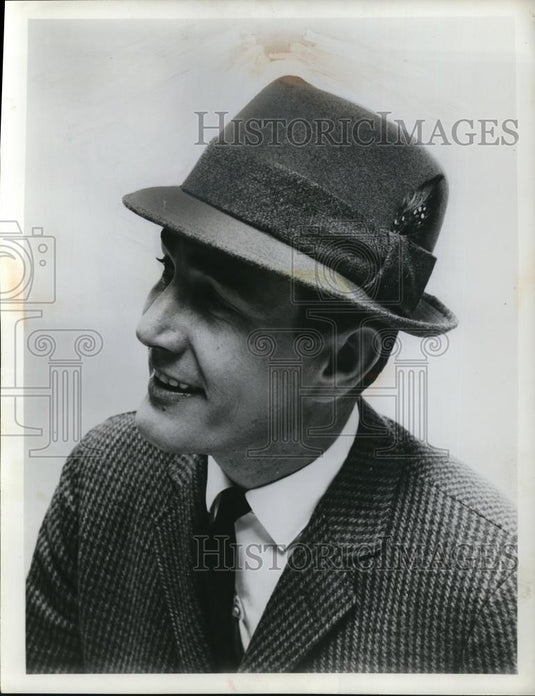 1959 Press Photo Mainly for men casual hat looks its best in combination - Historic Images