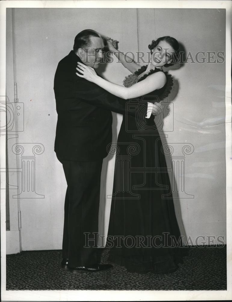 1937 Press Photo  Dance partners demonstrate Rhumba dance moves - Historic Images