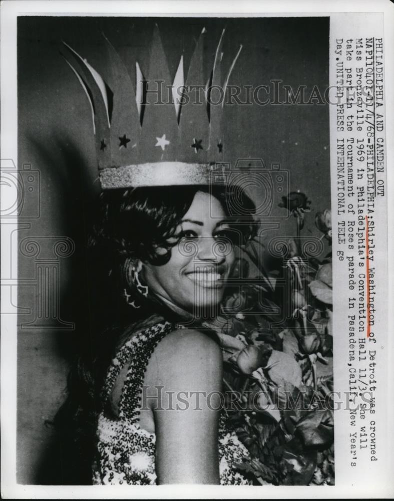 1968 Press Photo Shirley Washington Crowned Miss Bronzeville 1969 - Historic Images