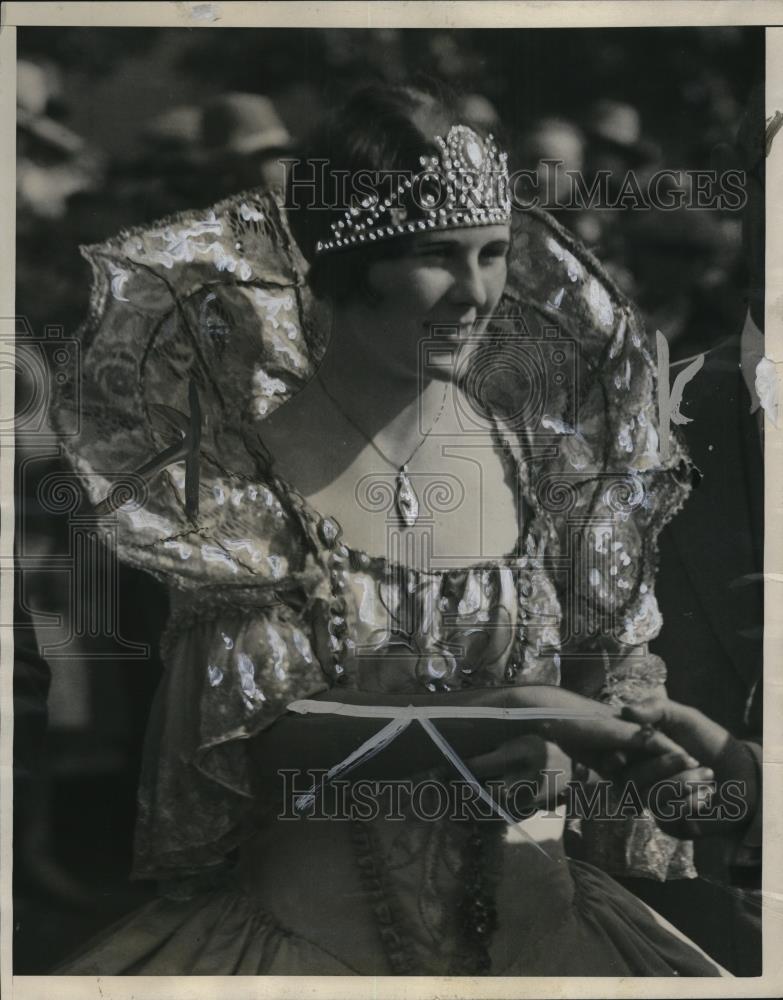 Press Photo Burlington NJ Mary Paige Queen of 250th Military Day parade - Historic Images