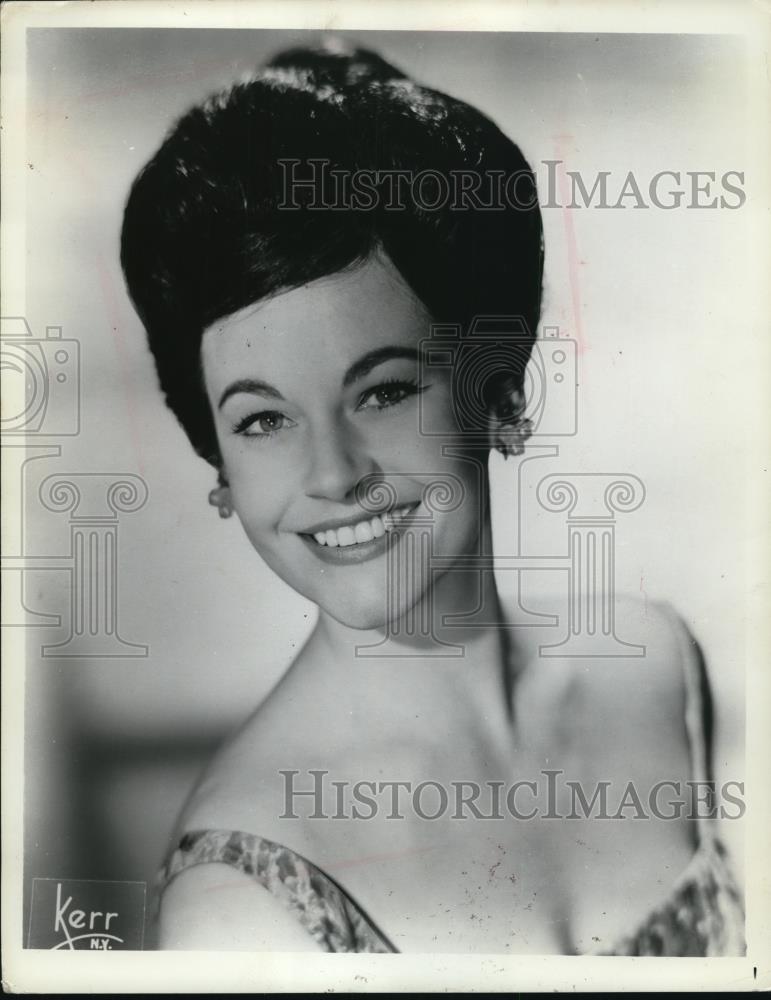 1972 Press Photo Joy Clements, soprano - Historic Images