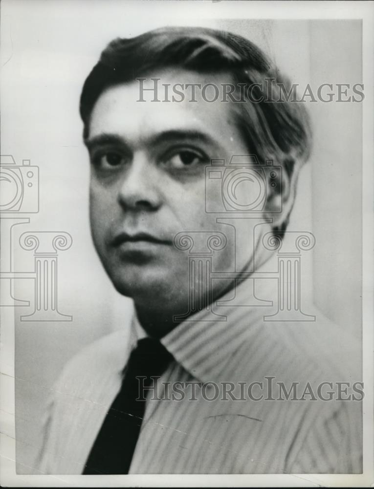 1961 Press Photo Fashion designer, Miguel Ferreras - Historic Images