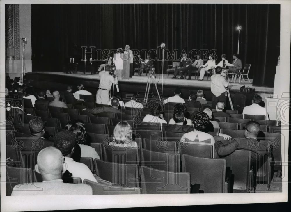 1969 Press Photo Another section of audience at Music Hall - Historic Images