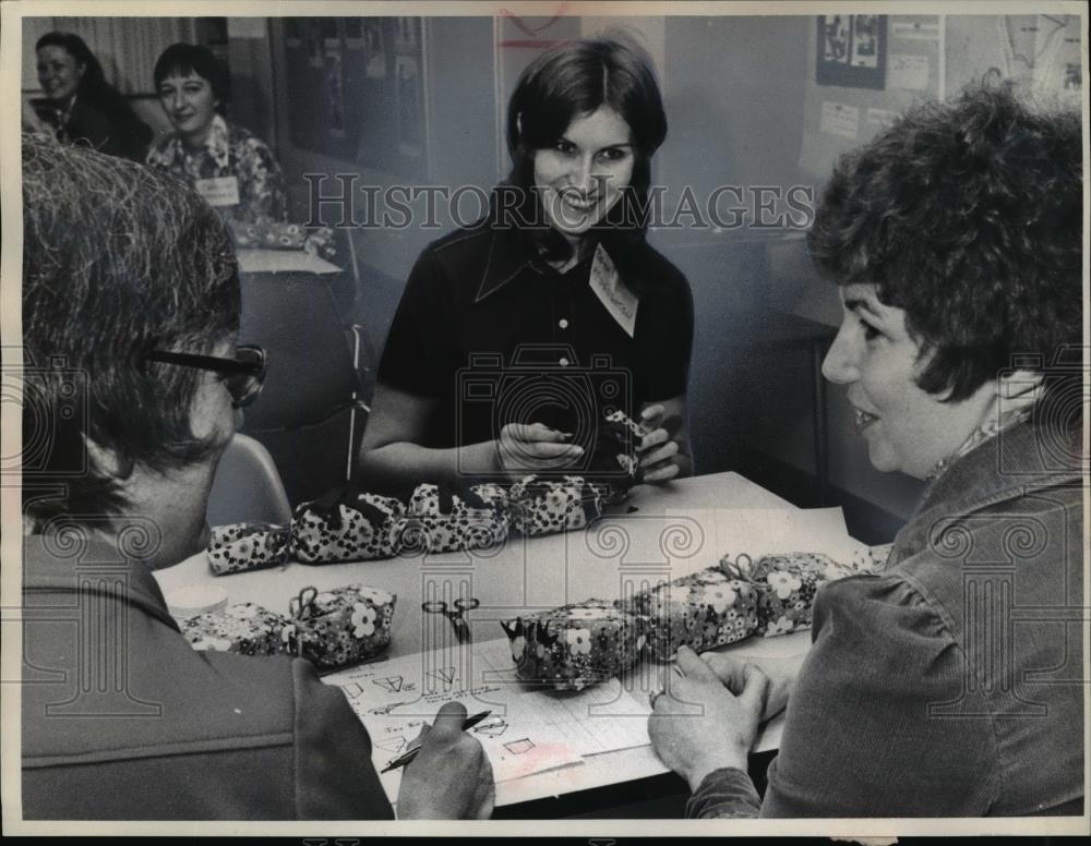 1976 Press Photo Jean Glatte, Beth McNaughton and Gail Thompson - Historic Images