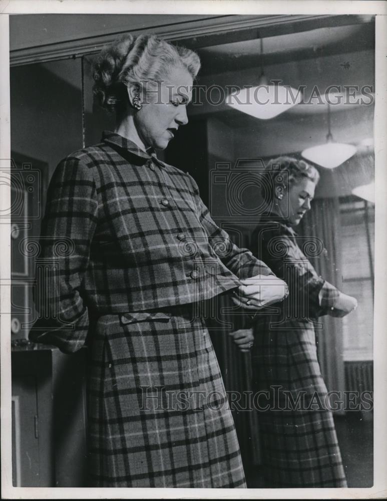 1952 Press Photo Lady Wearing Two Piece Plaid Jacket and Skirt - Historic Images