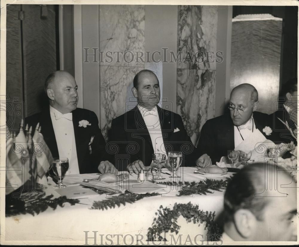 1940 Press Photo Col. Isias Median (C), Venezuelan Minister of War - Historic Images