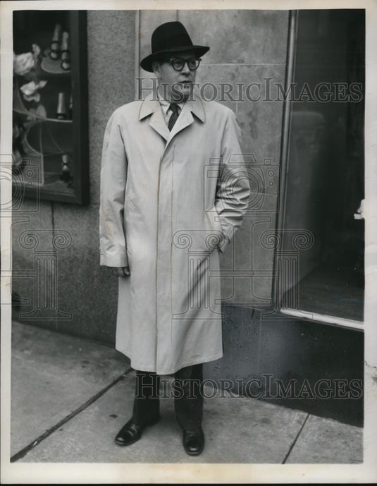 1955 Press Photo Washable raincoat for men in dacron & cotton - Historic Images