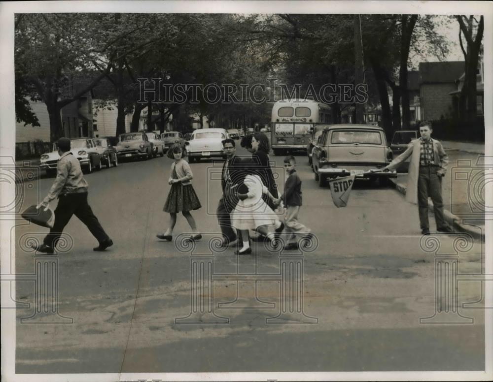 1959 Press Photo of Bill Maseol performing his crossing guard duty. - Historic Images