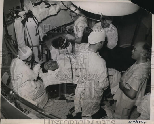 1938 Press Photo Doctors fighting for the life of Walter Salisbury who was shot - Historic Images