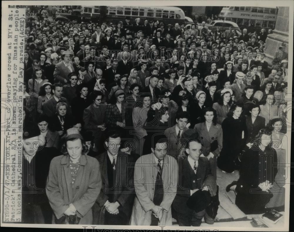 1947 Press Photo Part of overflow crowd at NY&#39;s St. Patrick&#39;s Cathedral - Historic Images