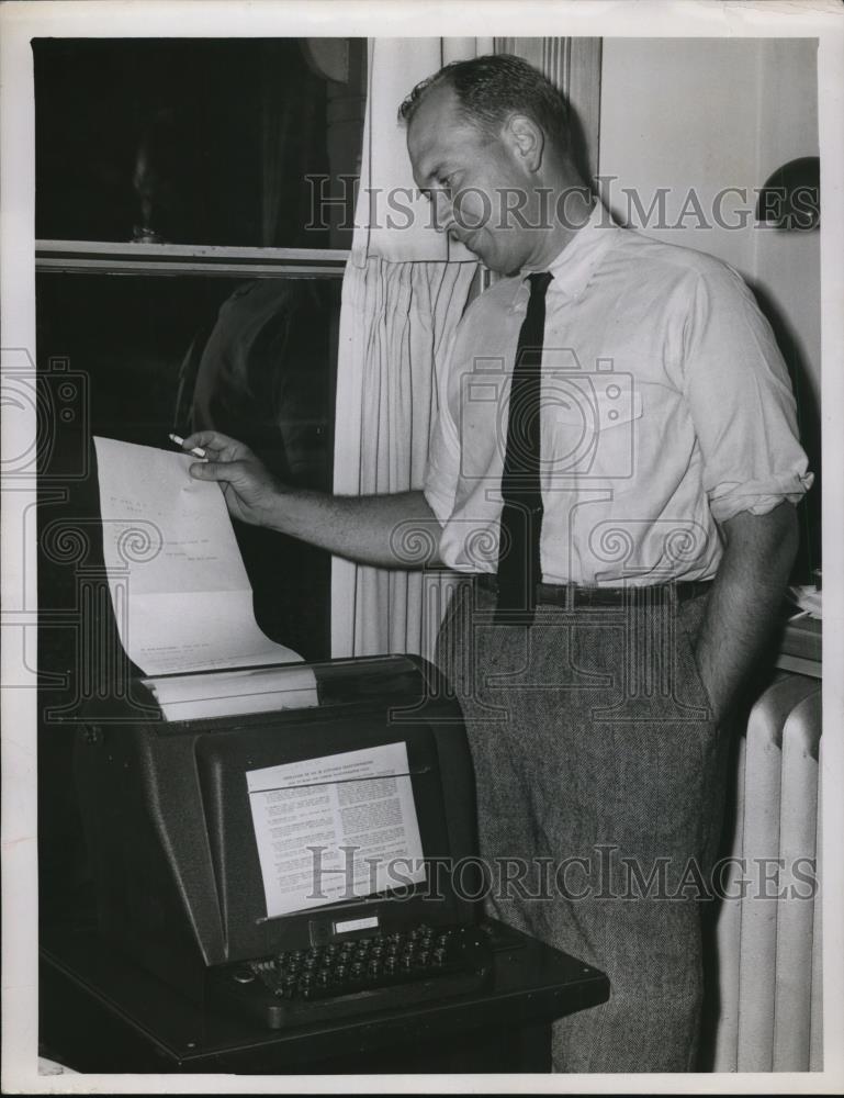 1951 Press Photo Edward Meister, Gine Manager, The American Fruit Grower - Historic Images