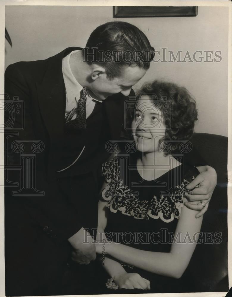 1930 Press Photo Virginia Cunningham saved by Jack Abraham form death. - Historic Images