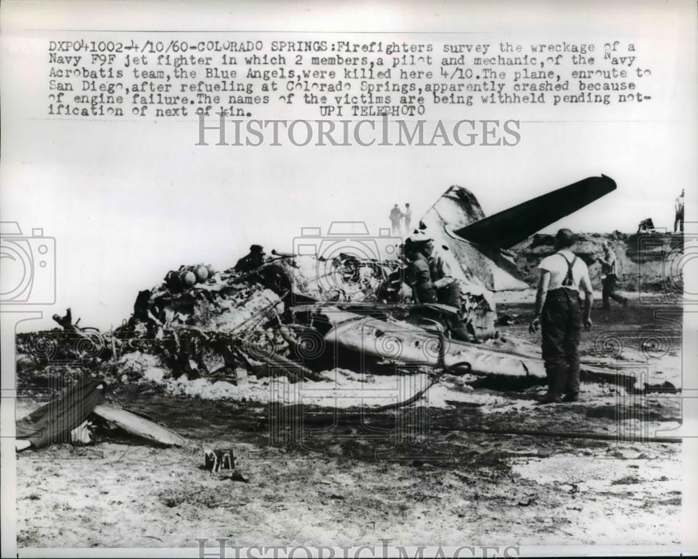 1960 Press Photo Colorado Springs firefighters survey the wreckage of a Navy F9F - Historic Images