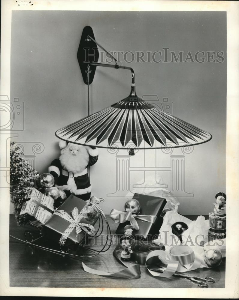 1960 Press Photo Christmas Gifts and Decorations - Historic Images