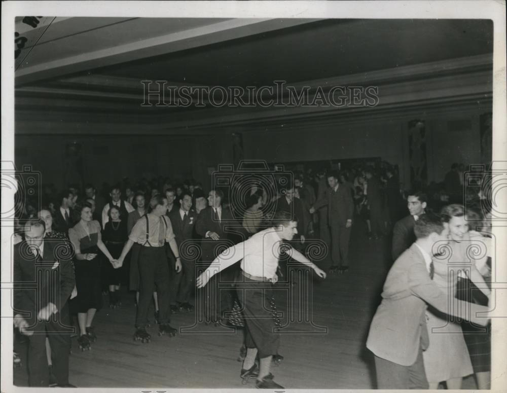 1938 Press Photo Roller Skating - Historic Images