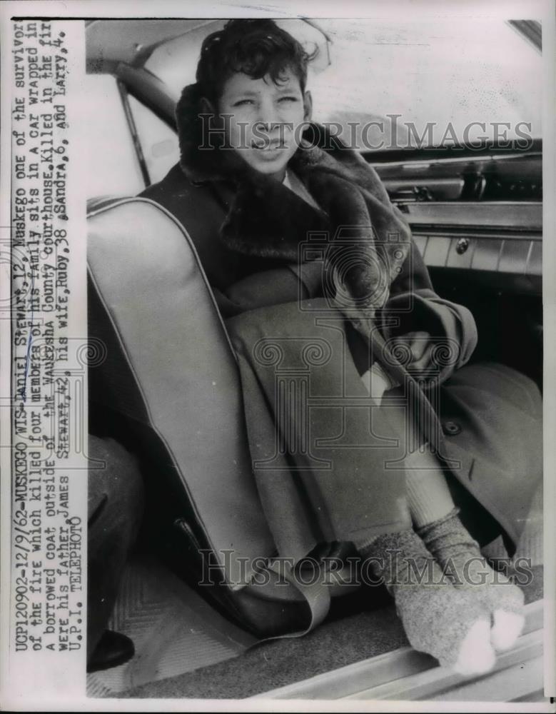 1962 Press Photo Daniel Stewart, survivor from a family fire accident - Historic Images