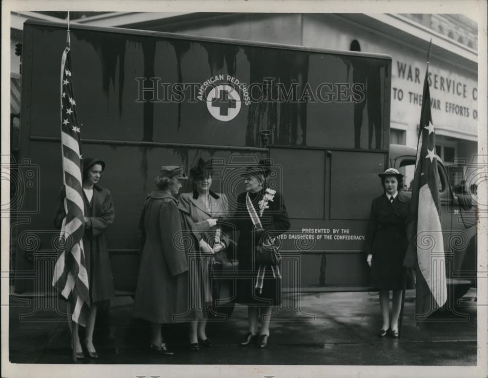 1944 Press Photo Jane Wray, Mrs. Mather, Mrs. W. White, Mrs. Crocker, I. Schock - Historic Images