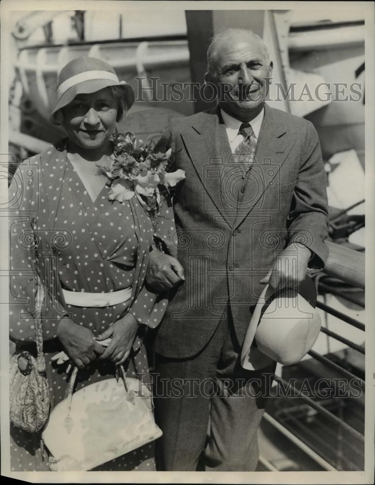 1932 Press Photo Attorney Max D. Steuer with Wife Arrive on S.S,. Europa - Historic Images