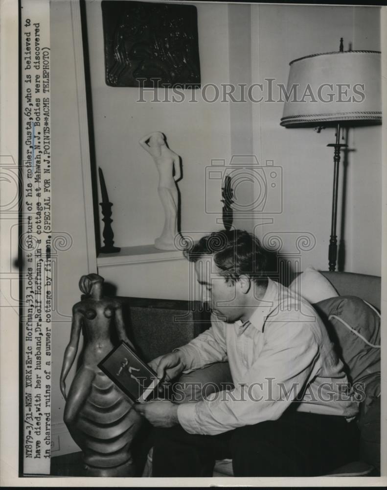 1951 Press Photo of Eric Hoffman, 33, looks at a picture of his mother Gusta, 62 - Historic Images