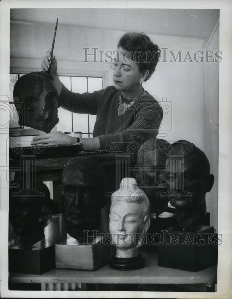 1963 Press Photo Mrs. Irene Wade Surrounded by her Sculptures - Historic Images