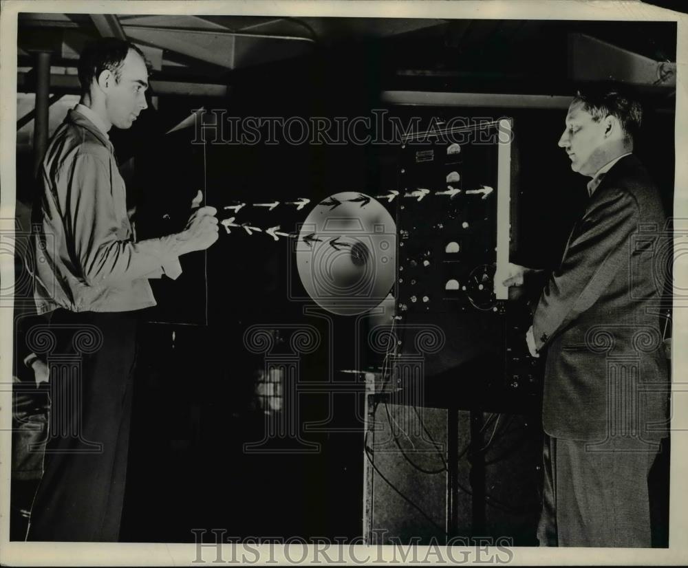 1945 Press Photo Pittsburgh Pa Radar waves beamed in one direction will bounce - Historic Images