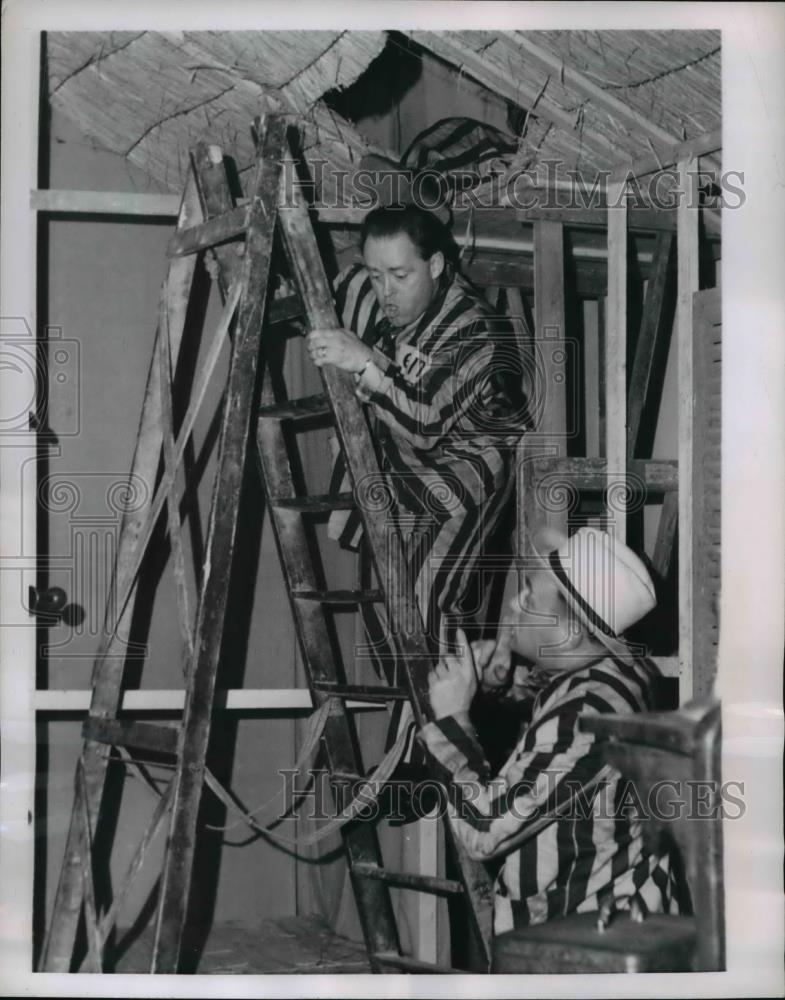 1954 Press Photo John Haigh and James Rooke performing in My Three Angels - Historic Images