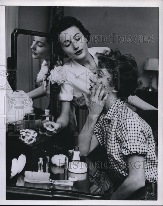 1953 Press Photo Teenagers caring for their faces - Historic Images
