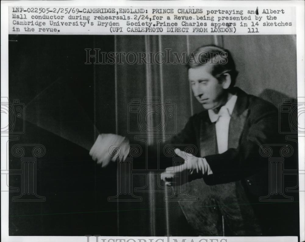 1969 Press Photo Prince Charles as an Albert Hall conductor during a rehearsal - Historic Images