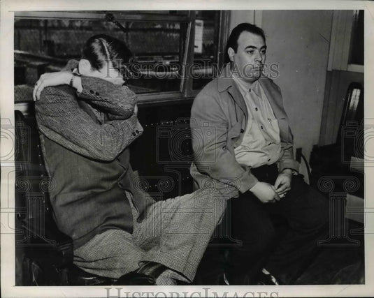 1946 Press Photo John McLoughlin & Edward Jacobs at Federal Building for Hearing - Historic Images