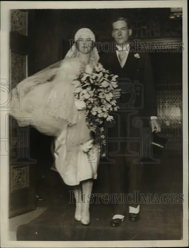 1929 Press Photo Mr &amp; Mrs Edward Manville Jr leaving the Fifth Avenue Presbyteri - Historic Images
