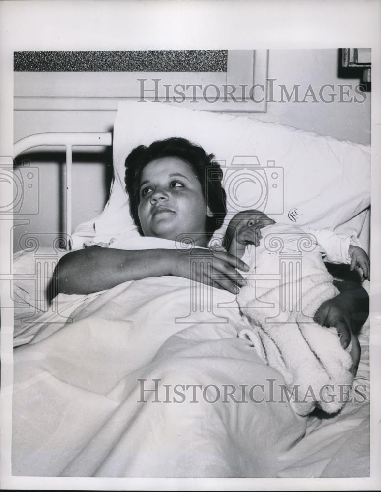 1954 Press Photo Mrs.Eliette Tricou and son born during Quake at Algiers. - Historic Images