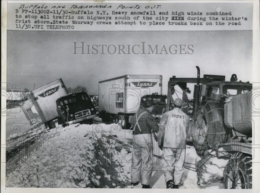 1958 Press Photo Buffalo NY Heavy snow & high winds cause traffic problems - Historic Images