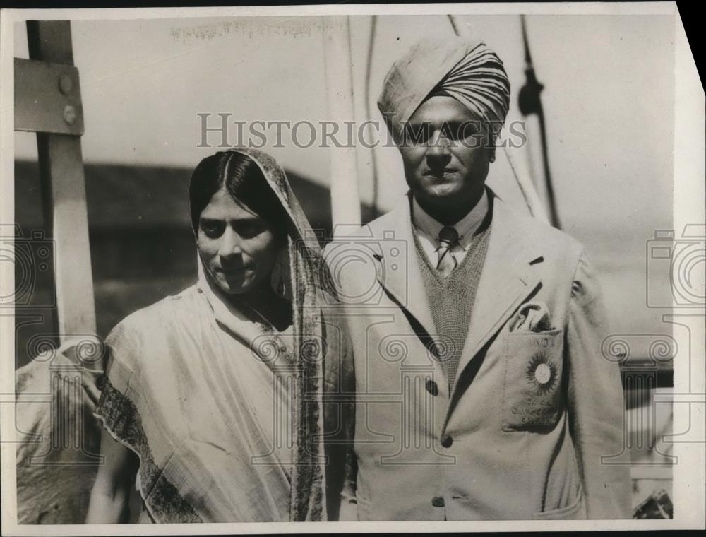 1932 Press Photo GD Sondi & wife in San Francisco with Indian Olympic team - Historic Images