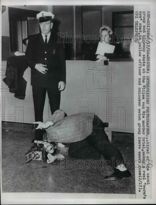 1960 Press Photo Boston Mass Willem van Rie murder trial photographer & police - Historic Images