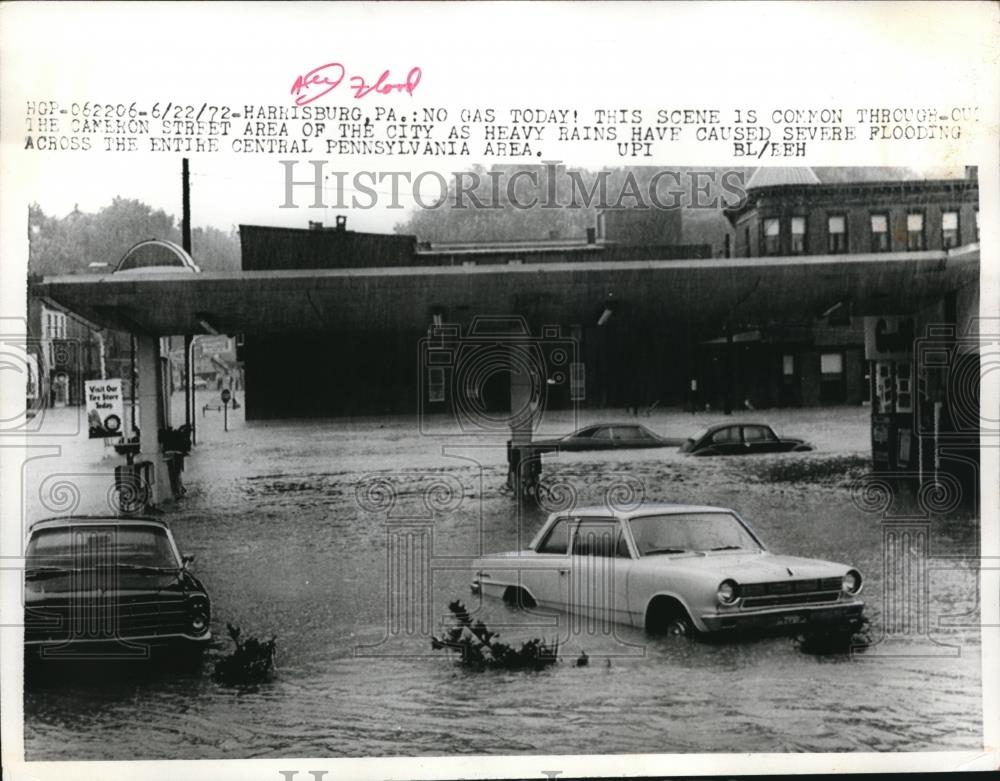 1972 Press Photo The flooded scene in Camehon Street area of the City - Historic Images