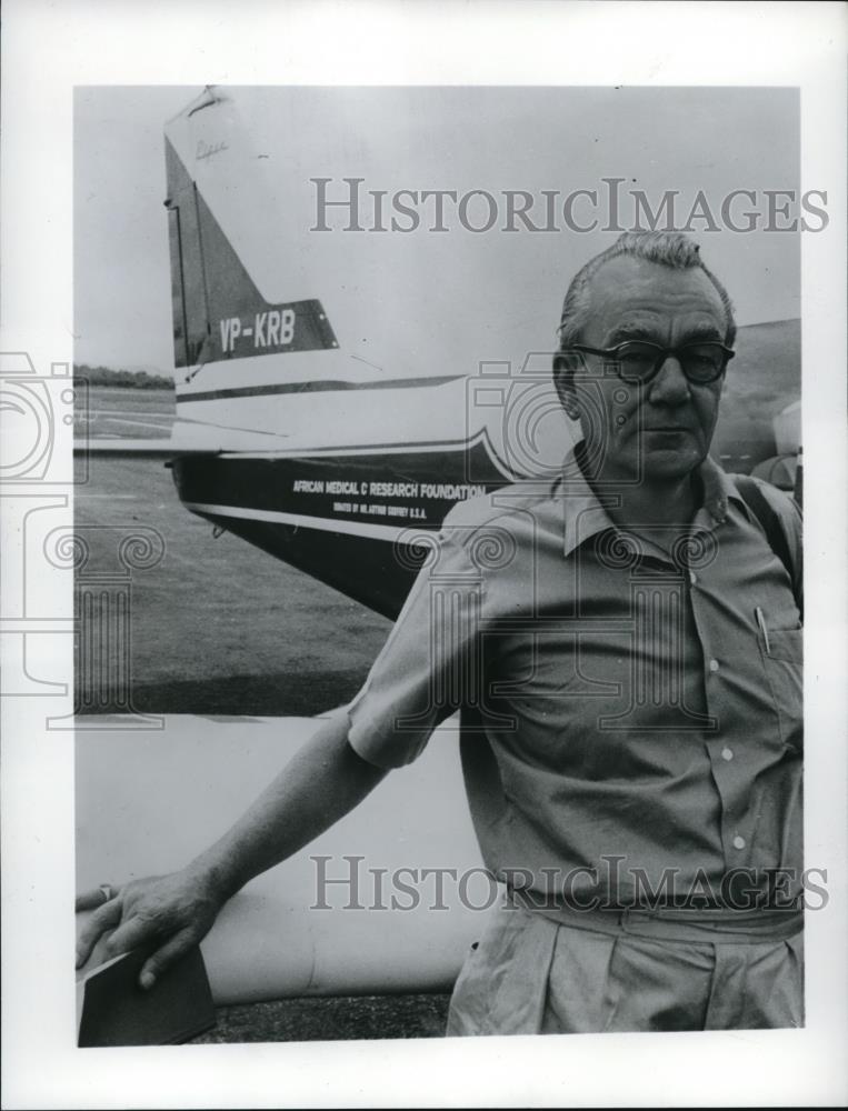 1963 Press Photo Alan Holmes Health Education Director - Historic Images