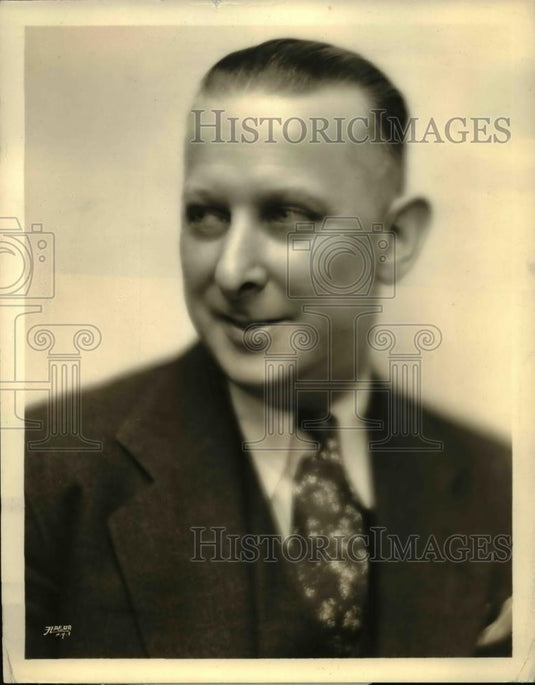 1933 Press Photo John P Murray emcee on Old Gold broadcasts in Pa - Historic Images