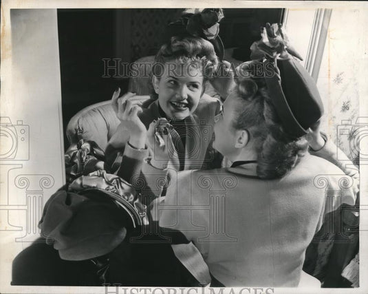 1947 Press Photo Virginia McCurdy CBS Star - Historic Images