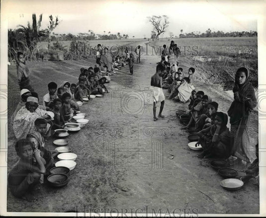 1970 Press Photo Bnola Island East Pakistan orphan children at relief camp for f - Historic Images