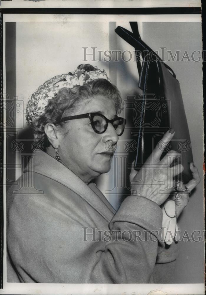 1957 Press Photo Ann Thompson from Seattle after the Senate rackets hearing - Historic Images