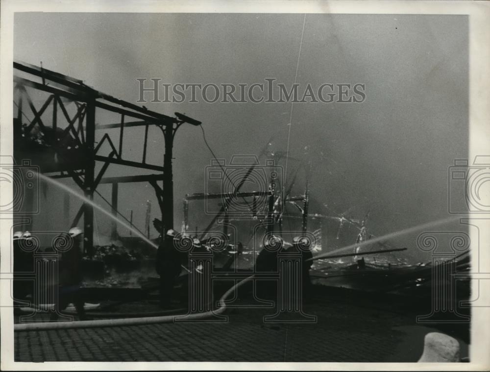 1961 Press Photo Fire in Paris, France - Historic Images