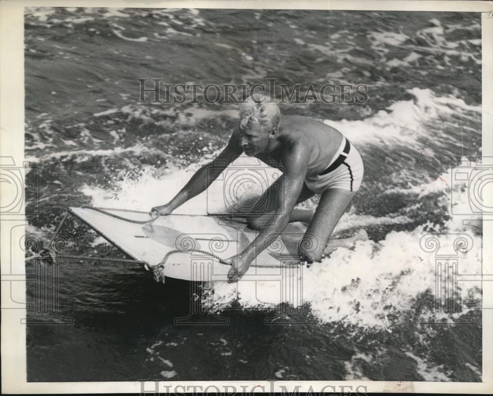 1937 Press Photo Herbert Welsh demonstrates how to aquaplane in five lessons - Historic Images