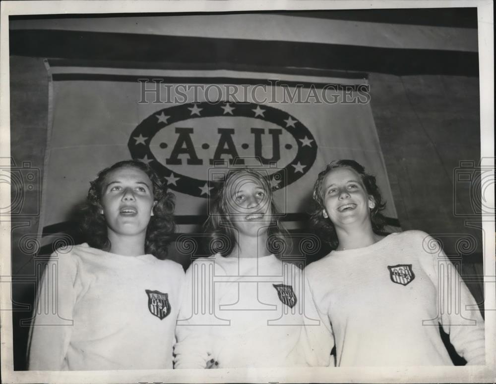 1945 Press Photo Alice Bodley,Nancy Grubb &amp; Berniece Looney - Historic Images