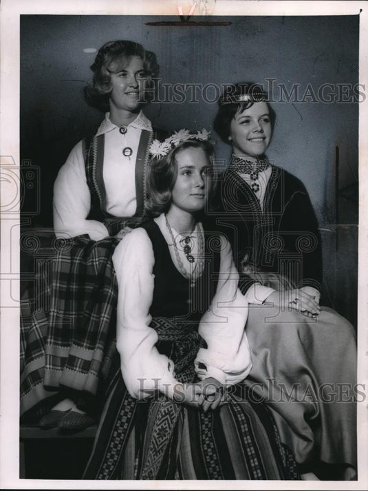 1963 Press Photo Latvian Dancers Anda Legzdins, Rudite Spuris, Marite Kezbers - Historic Images