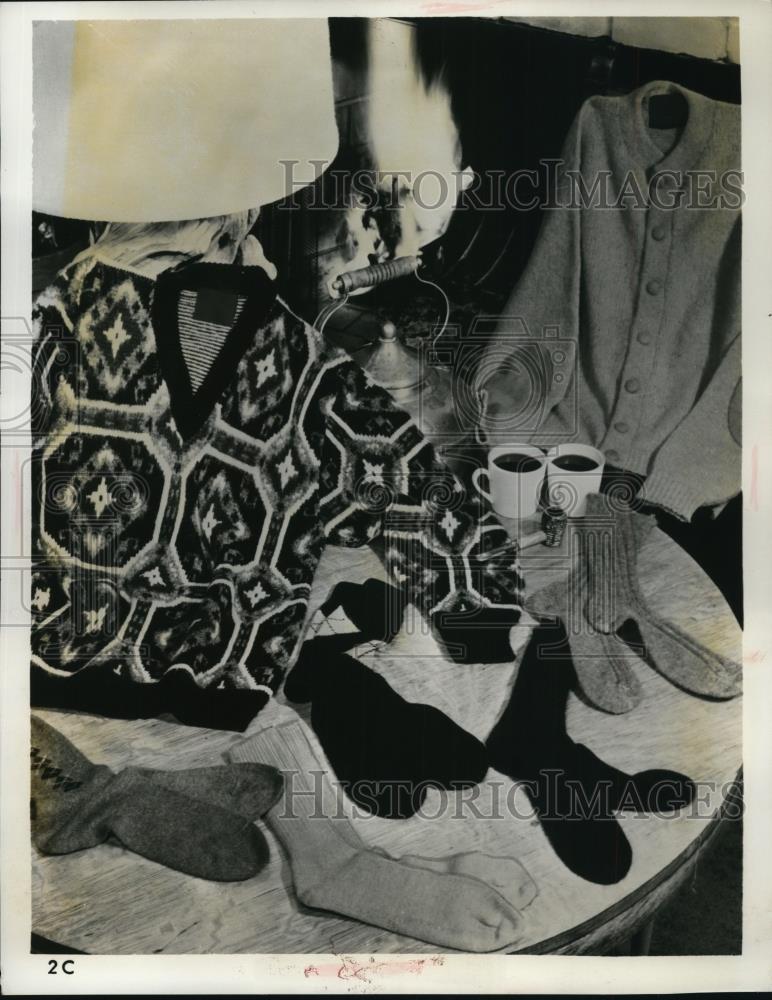 1964 Press Photo Sweaters &amp; socks gifts for young men - Historic Images